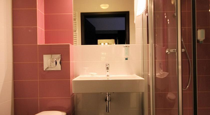 Hotel Grafit Kostomloty Pierwsze Экстерьер фото
