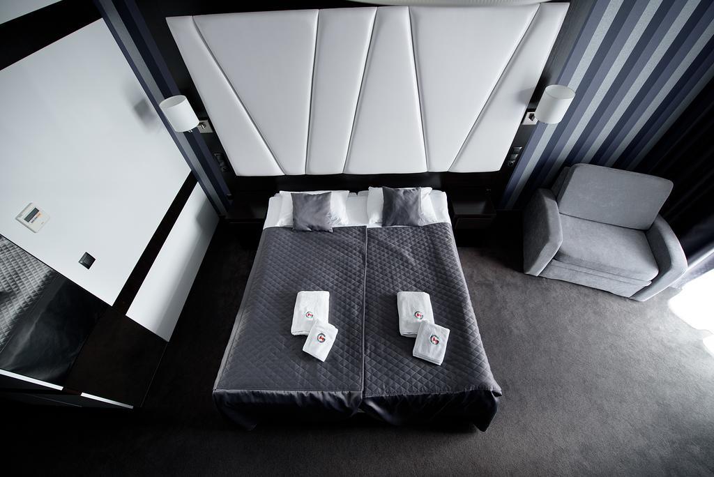 Hotel Grafit Kostomloty Pierwsze Экстерьер фото