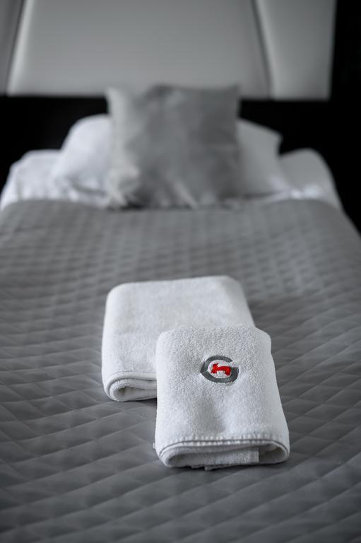 Hotel Grafit Kostomloty Pierwsze Экстерьер фото
