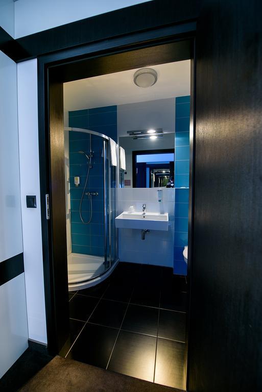 Hotel Grafit Kostomloty Pierwsze Экстерьер фото