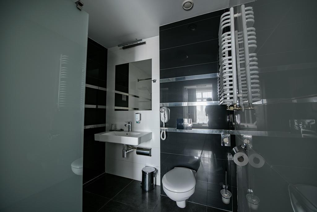 Hotel Grafit Kostomloty Pierwsze Экстерьер фото