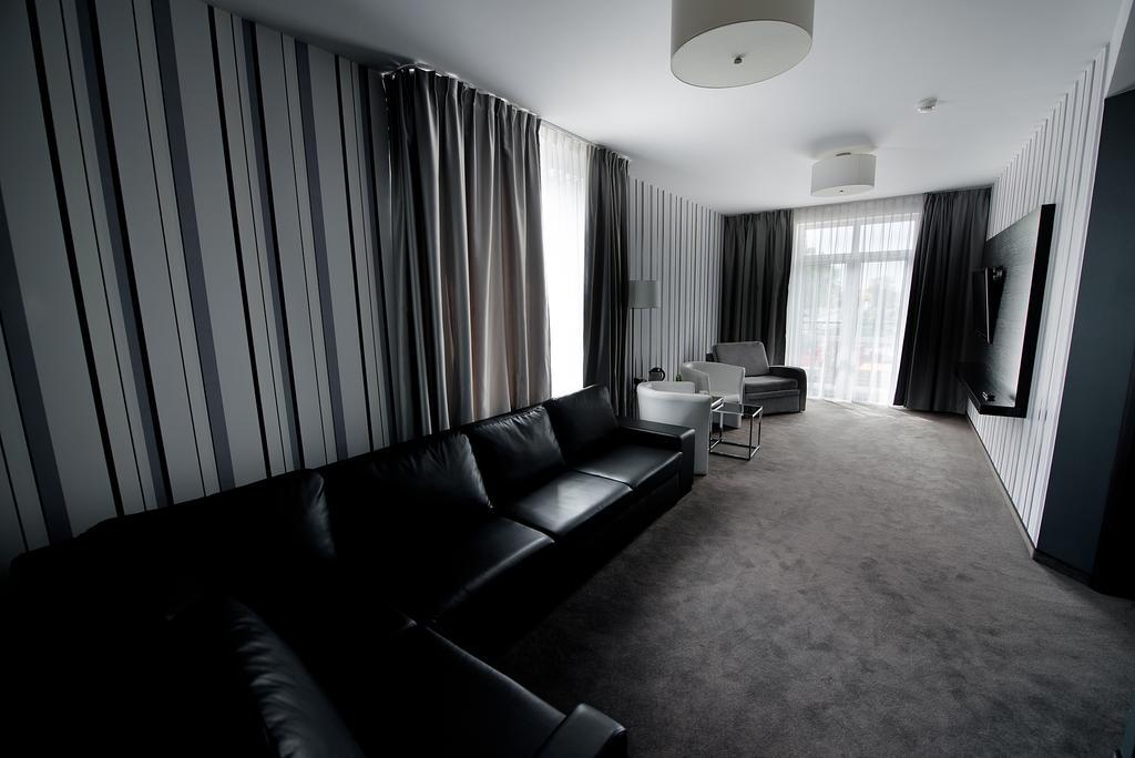 Hotel Grafit Kostomloty Pierwsze Экстерьер фото